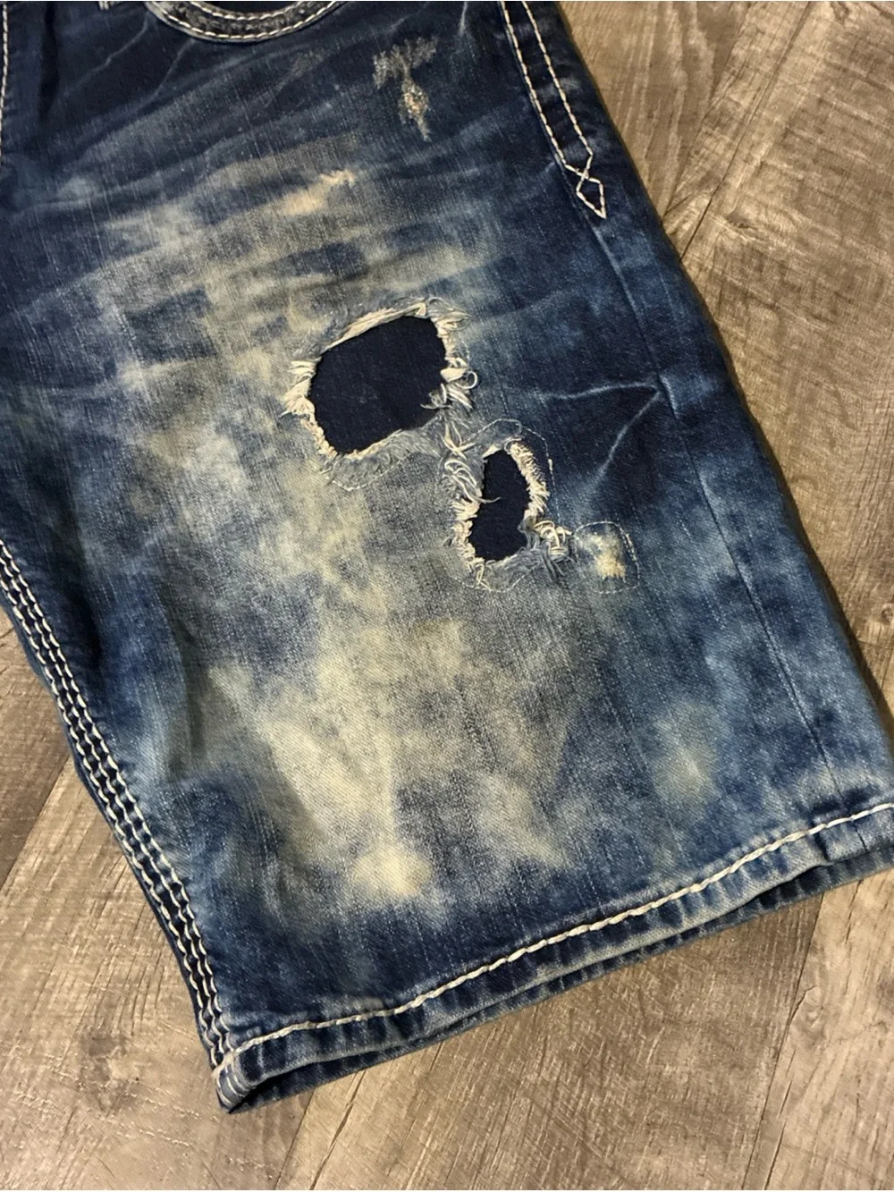 Rock Revival Scotie Shorts Men’s SZ 42 Distressed Denim Light Wash Embroidere